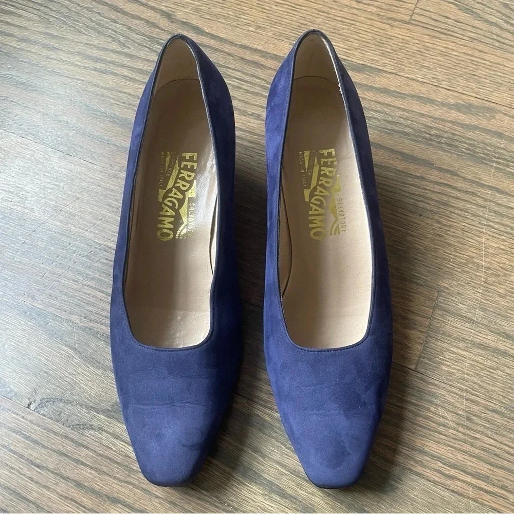 Authentic Vintage Salvatore Ferragamo Navy Blue suede pumps heels